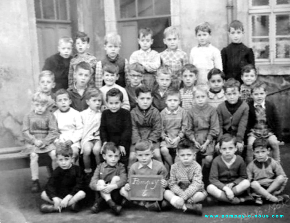 Classe de l'école du centre de Pompey en 1953 ?? (Photographie n°89 ; dépôt de Michel Collin)